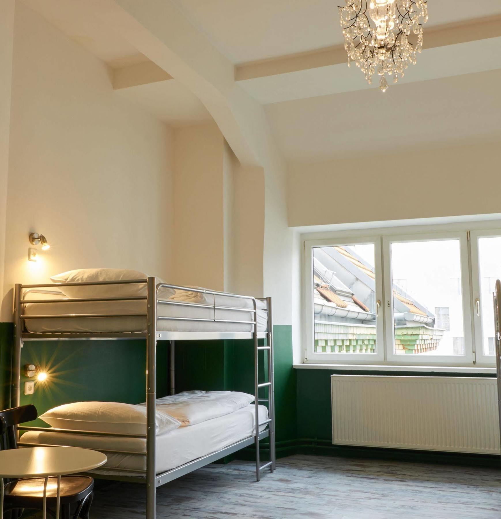 Ballhaus Albergue *